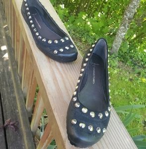 Never worn Donald J Pliner flats